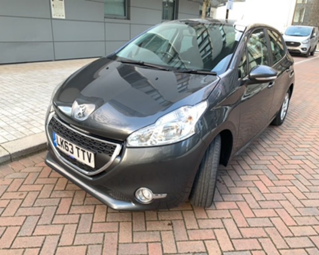 View our PEUGEOT 208
