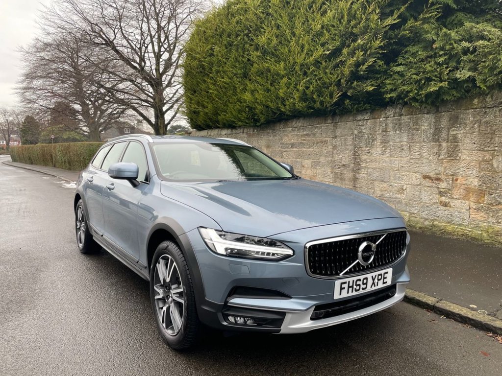 View our VOLVO V90
