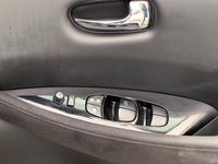 USED 2017 17 NISSAN LEAF 0.0 ACENTA 5d 109 BHP 30KW 2017 NISSAN LEAF ACCENTA 30KW 5DR- BRILLIANT SILVER METALLIC- 27,500 MILES ONLY- 2 FORMER KEEPERS - SATELLITE NAVIGATION - 2 X ORIGINAL NISSAN CHARGING CABLES- MUST BE ONE OF THE CHEAPEST LEAF's IN THE UK @ UNDER &pound;10,000.00.  RESERVE NOW !!!!!