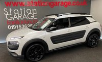 USED 2015 15 CITROEN C4 CACTUS 1.6 BLUEHDI FLAIR 5d 98 BHP BLACK ALLOYS AND PEARL WHITE
