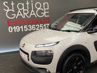 USED 2015 15 CITROEN C4 CACTUS 1.6 BLUEHDI FLAIR 5d 98 BHP BLACK ALLOYS AND PEARL WHITE