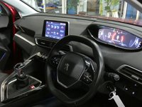 USED 2017 17 PEUGEOT 3008 1.2 PURETECH S/S ALLURE 5d 130 BHP SAT NAV 1 OWNER FSH