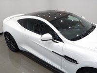 USED 2014 14 ASTON MARTIN VANQUISH 5.9 V12 (565 BHP) TOUCHTRONIC AUTO (2+2)  COUPE 2DR..CARBON..STRATUS WHITE METALLIC..BANG AND OLUFSEN..E/M/HEATED LEATHERS..RED STITCH..R/CAMERA..CERAMIC BRAKES STRATUS WHITE+CARBON+R/CAM+NAV+BANG & OLUFSEN