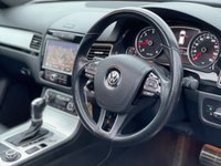 USED 2013 13 VOLKSWAGEN TOUAREG 3.0 V6 R-LINE TDI BLUEMOTION TECHNOLOGY 5d 242 BHP HEATED STEERING WHEEL++HEATED SEATS