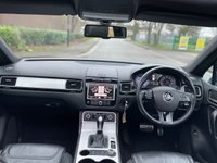 USED 2013 13 VOLKSWAGEN TOUAREG 3.0 V6 R-LINE TDI BLUEMOTION TECHNOLOGY 5d 242 BHP HEATED STEERING WHEEL++HEATED SEATS
