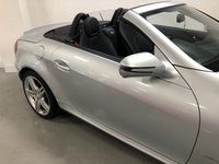 USED 2010 10 MERCEDES-BENZ SLK 1.8 SLK200 KOMPRESSOR 2d 184 BHP * AIR SCARF * SAT NAV * HEATED LEATHER *
