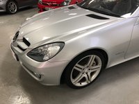 USED 2010 10 MERCEDES-BENZ SLK 1.8 SLK200 KOMPRESSOR 2d 184 BHP * AIR SCARF * SAT NAV * HEATED LEATHER *