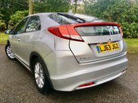 USED 2013 63 HONDA CIVIC 1.8 I-VTEC ES 5d 140 BHP. ONLY 6,600 MILES//REVERSING CAMERA//PRE-REG +1 LADY OWNER//X5 HONDA SERVICE STAMPS 1 RETIRED LOCAL LADY + HONDA UK PRE REG // FULLY HONDA SERVICED \\ ONLY 6,600 MILES