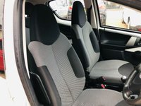 USED 2013 63 TOYOTA AYGO 1.0 VVT-I MOVE 5d 68 BHP Low mileage 5 door petrol with FSH and in built Sat Nav
