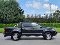 USED 2011 61 TOYOTA HI-LUX 3.0 INVINCIBLE 4X4 D-4D DCB 169 BHP SAT NAV + LEATHER + BULL BARS