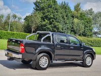 USED 2011 61 TOYOTA HI-LUX 3.0 INVINCIBLE 4X4 D-4D DCB 169 BHP SAT NAV + LEATHER + BULL BARS