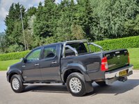 USED 2011 61 TOYOTA HI-LUX 3.0 INVINCIBLE 4X4 D-4D DCB 169 BHP SAT NAV + LEATHER + BULL BARS