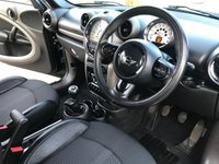 USED 2011 61 MINI COUNTRYMAN 1.6 COOPER 5d 122 BHP HUGE SPECIFICATION WITH OVER &pound;3000's OF OPTIONS !!