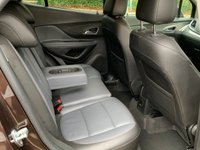 USED 2015 15 VAUXHALL MOKKA 1.4 SE 5d 138 BHP 2015 MOKKA SE AUTOMATIC 1.4 TURBO 5DR - FULL LEATHER INTERIOR, 2 FORMER KEEPER HAVING COVERED ONLY 32,700 MILES FROM BRAND NEW WITH SERVICE HISTORY