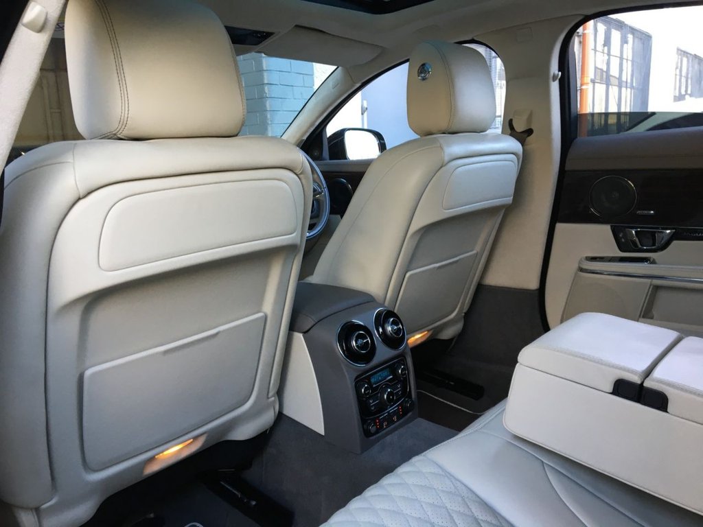 USED 2016 16 JAGUAR XJ 3.0 D V6 PORTFOLIO 4d 296 BHP 
