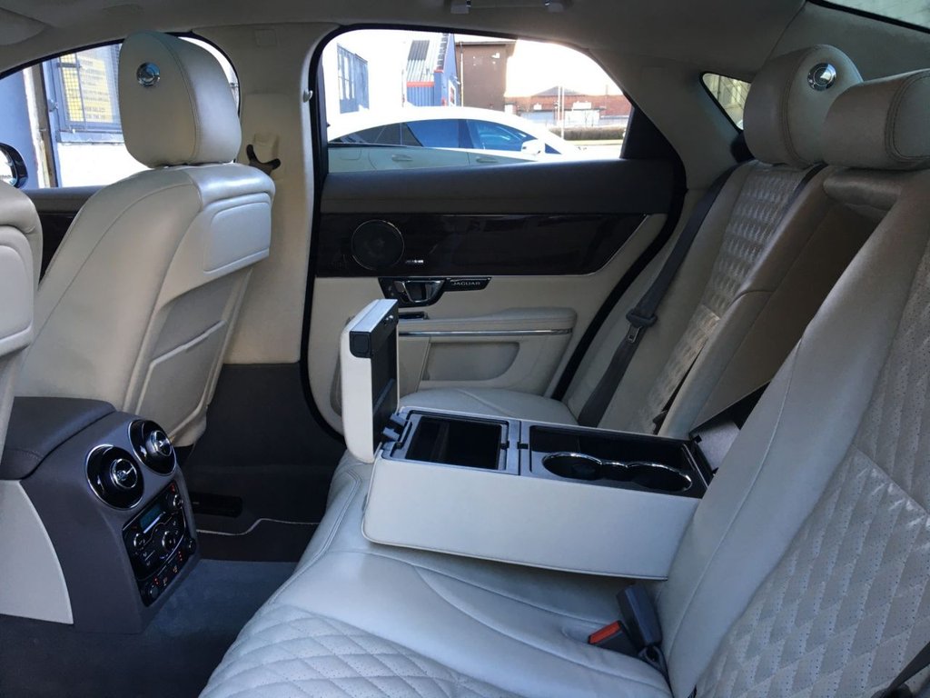 USED 2016 16 JAGUAR XJ 3.0 D V6 PORTFOLIO 4d 296 BHP 