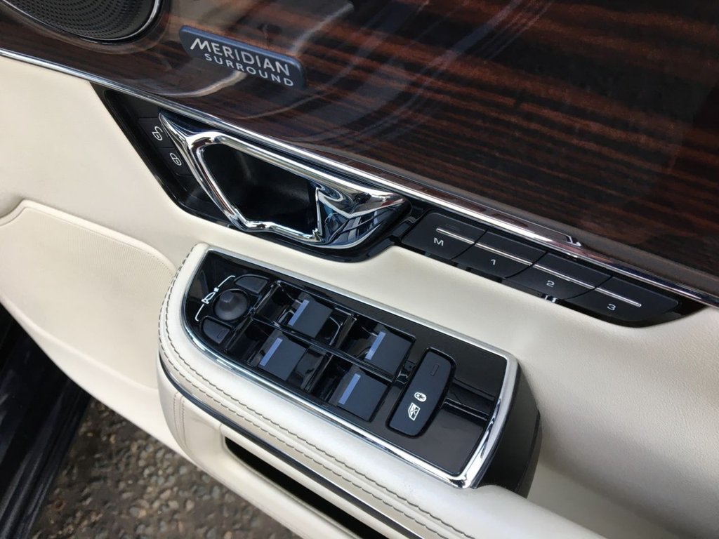 USED 2016 16 JAGUAR XJ 3.0 D V6 PORTFOLIO 4d 296 BHP 