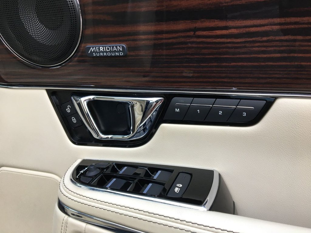 USED 2016 16 JAGUAR XJ 3.0 D V6 PORTFOLIO 4d 296 BHP 