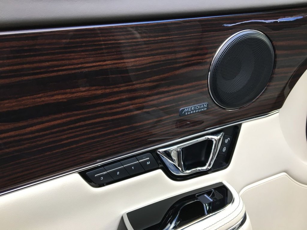 USED 2016 16 JAGUAR XJ 3.0 D V6 PORTFOLIO 4d 296 BHP 
