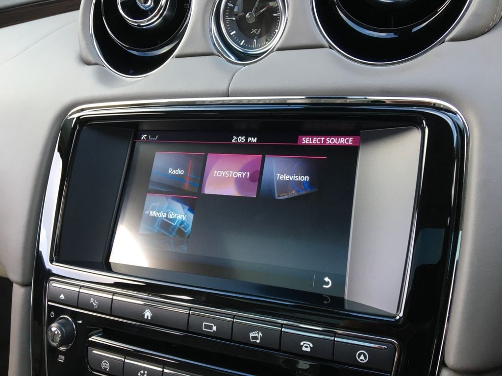 USED 2016 16 JAGUAR XJ 3.0 D V6 PORTFOLIO 4d 296 BHP 