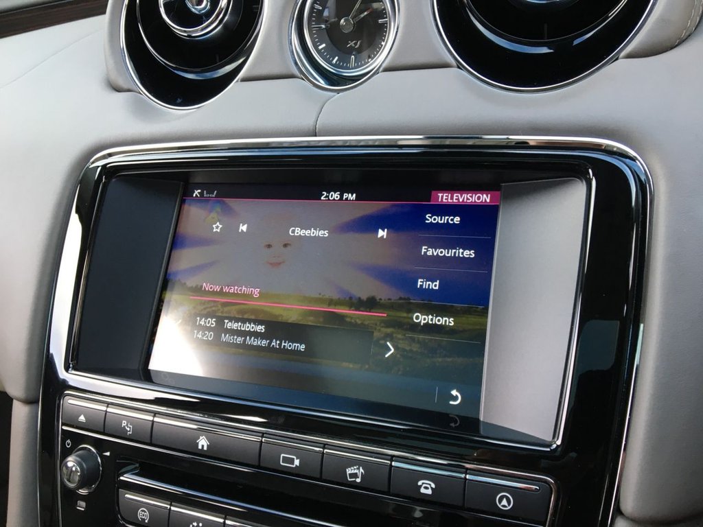 USED 2016 16 JAGUAR XJ 3.0 D V6 PORTFOLIO 4d 296 BHP 