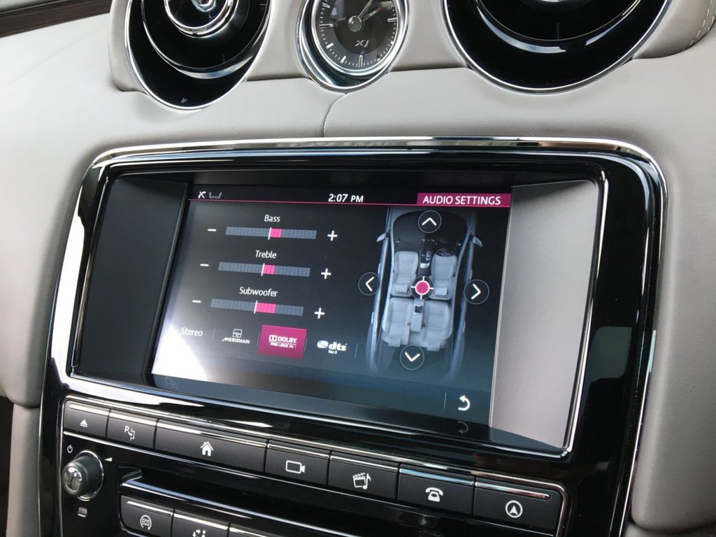 USED 2016 16 JAGUAR XJ 3.0 D V6 PORTFOLIO 4d 296 BHP 