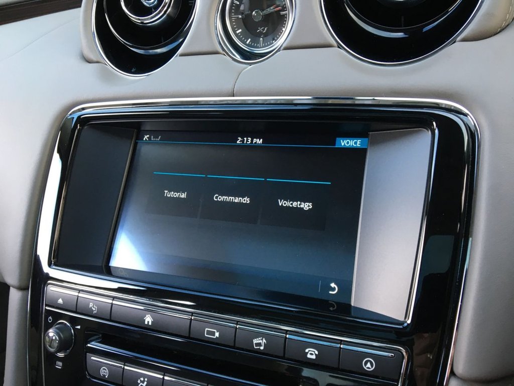 USED 2016 16 JAGUAR XJ 3.0 D V6 PORTFOLIO 4d 296 BHP 