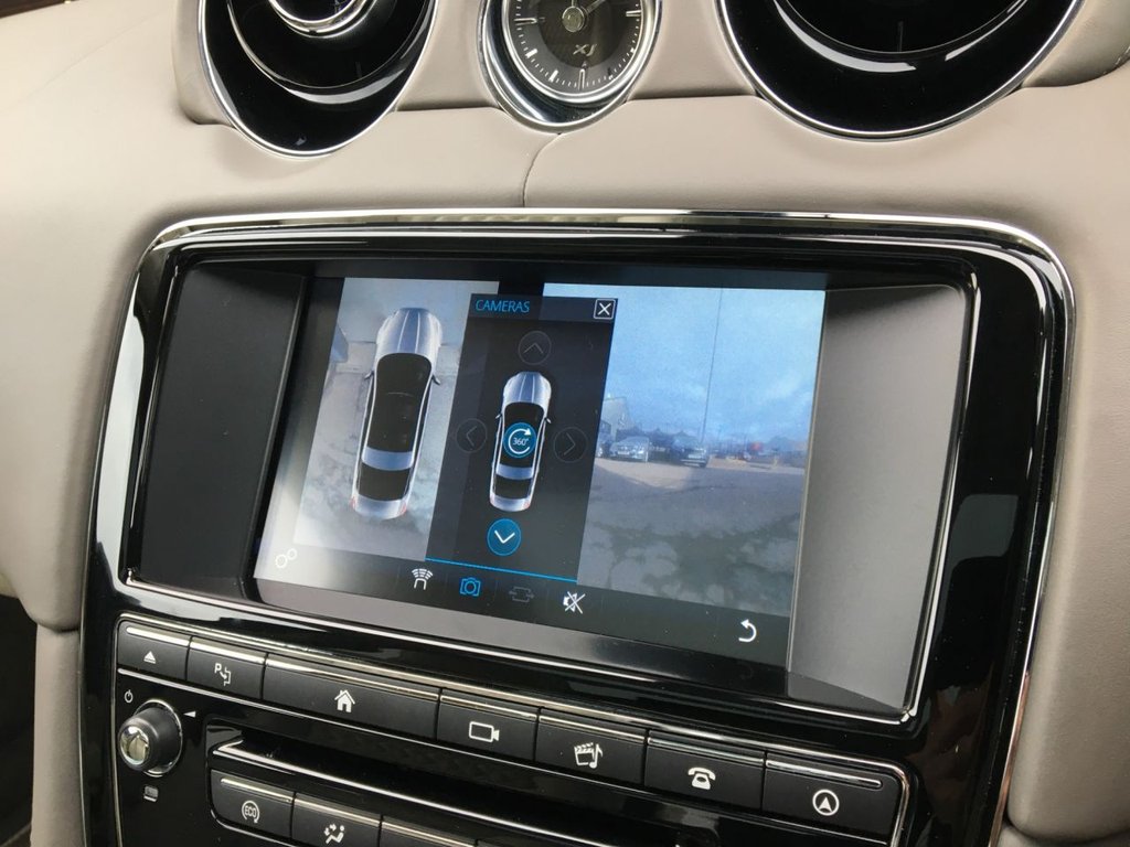 USED 2016 16 JAGUAR XJ 3.0 D V6 PORTFOLIO 4d 296 BHP 