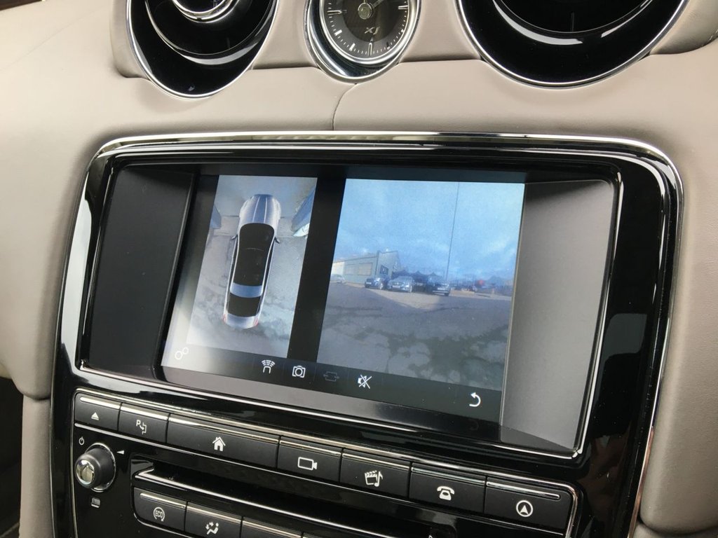 USED 2016 16 JAGUAR XJ 3.0 D V6 PORTFOLIO 4d 296 BHP 
