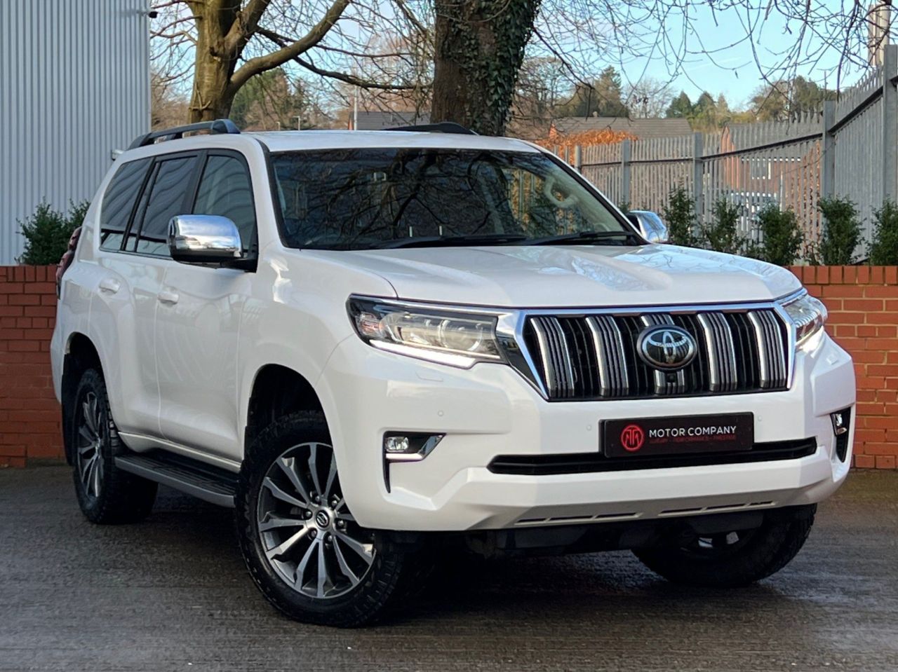 2020 69 TOYOTA LAND CRUISER 2.8D Invincible Auto 4WD 5dr (7 Seat)