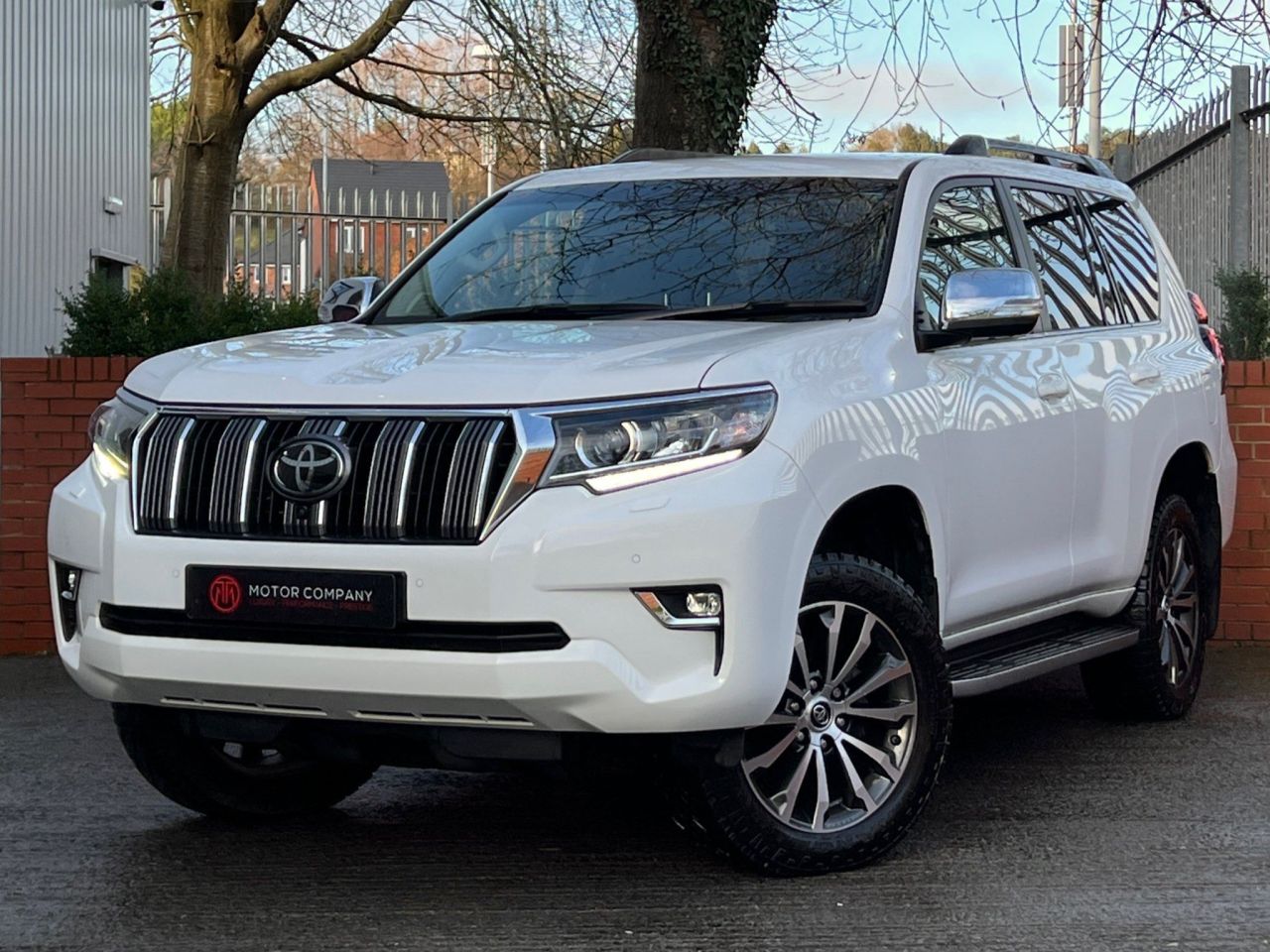 2020 69 TOYOTA LAND CRUISER 2.8D Invincible Auto 4WD 5dr (7 Seat)