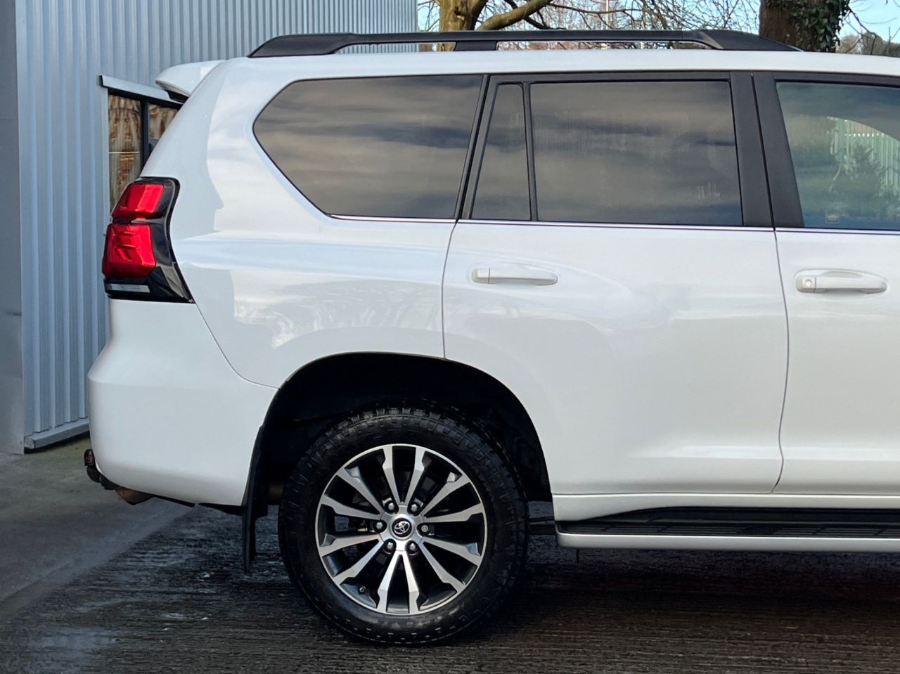 2020 69 TOYOTA LAND CRUISER 2.8D Invincible Auto 4WD 5dr (7 Seat)