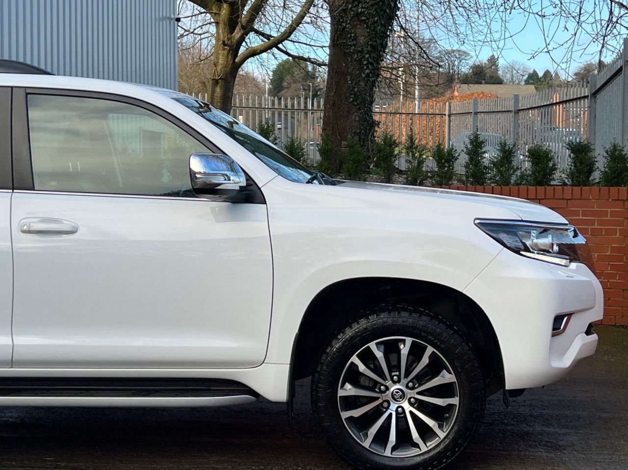 2020 69 TOYOTA LAND CRUISER 2.8D Invincible Auto 4WD 5dr (7 Seat)