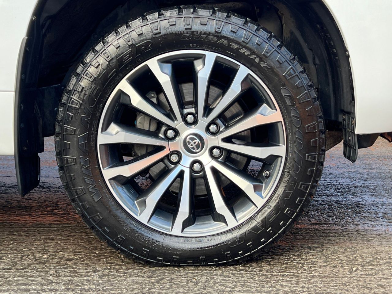 2020 69 TOYOTA LAND CRUISER 2.8D Invincible Auto 4WD 5dr (7 Seat)