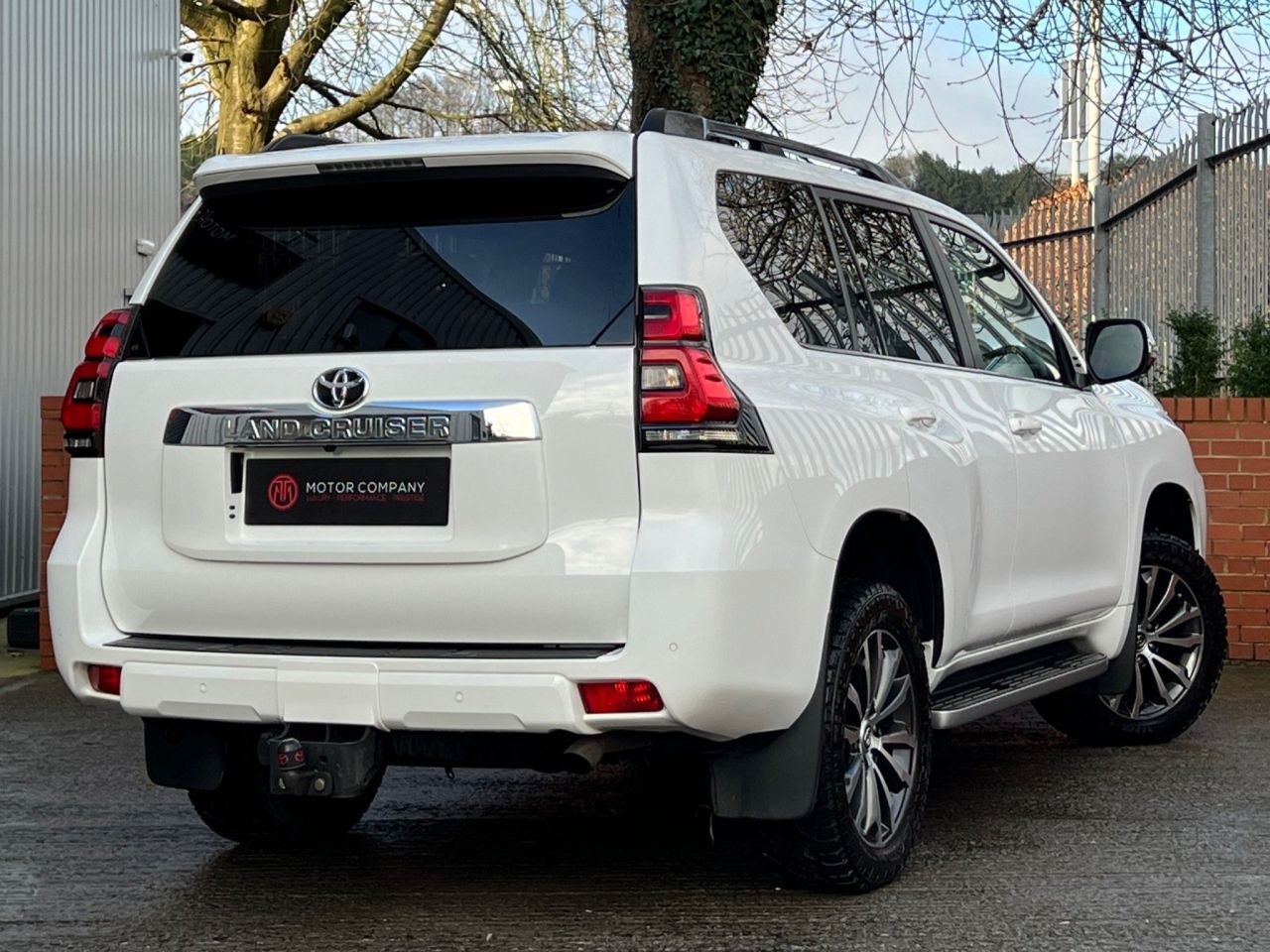 2020 69 TOYOTA LAND CRUISER 2.8D Invincible Auto 4WD 5dr (7 Seat)