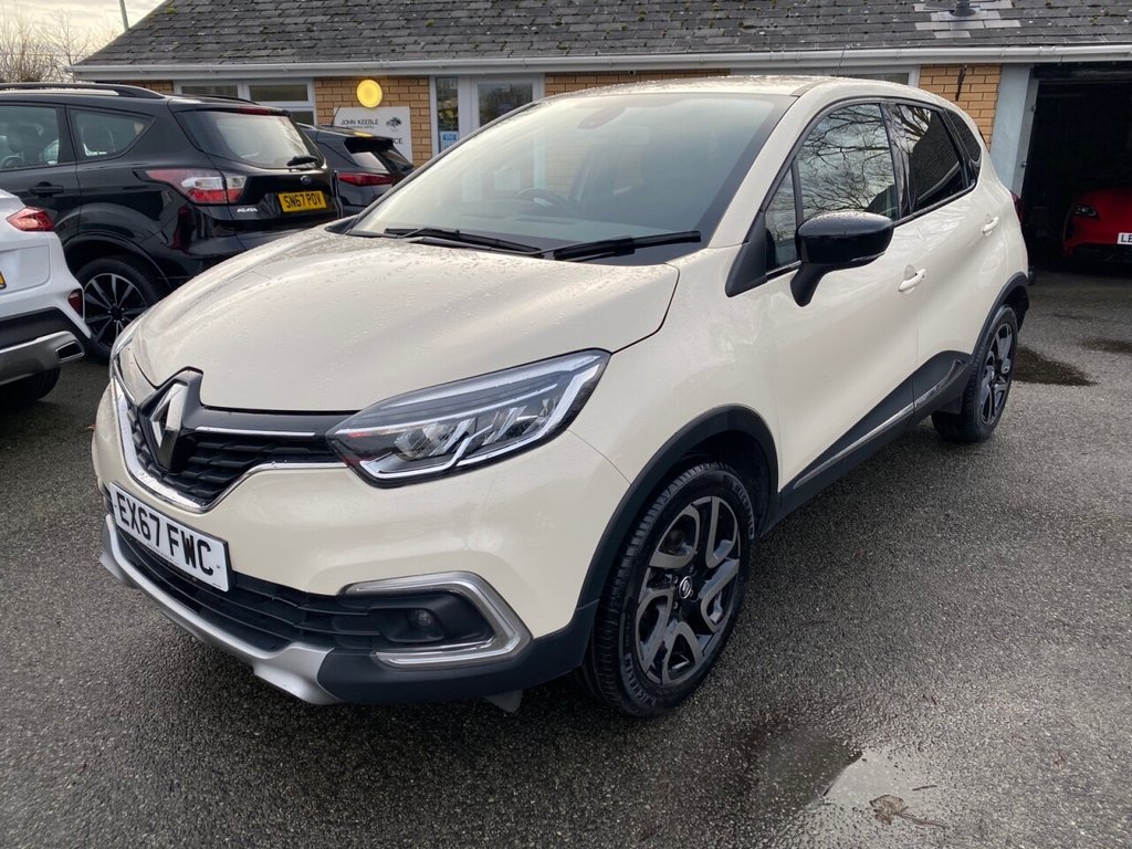 View our RENAULT CAPTUR