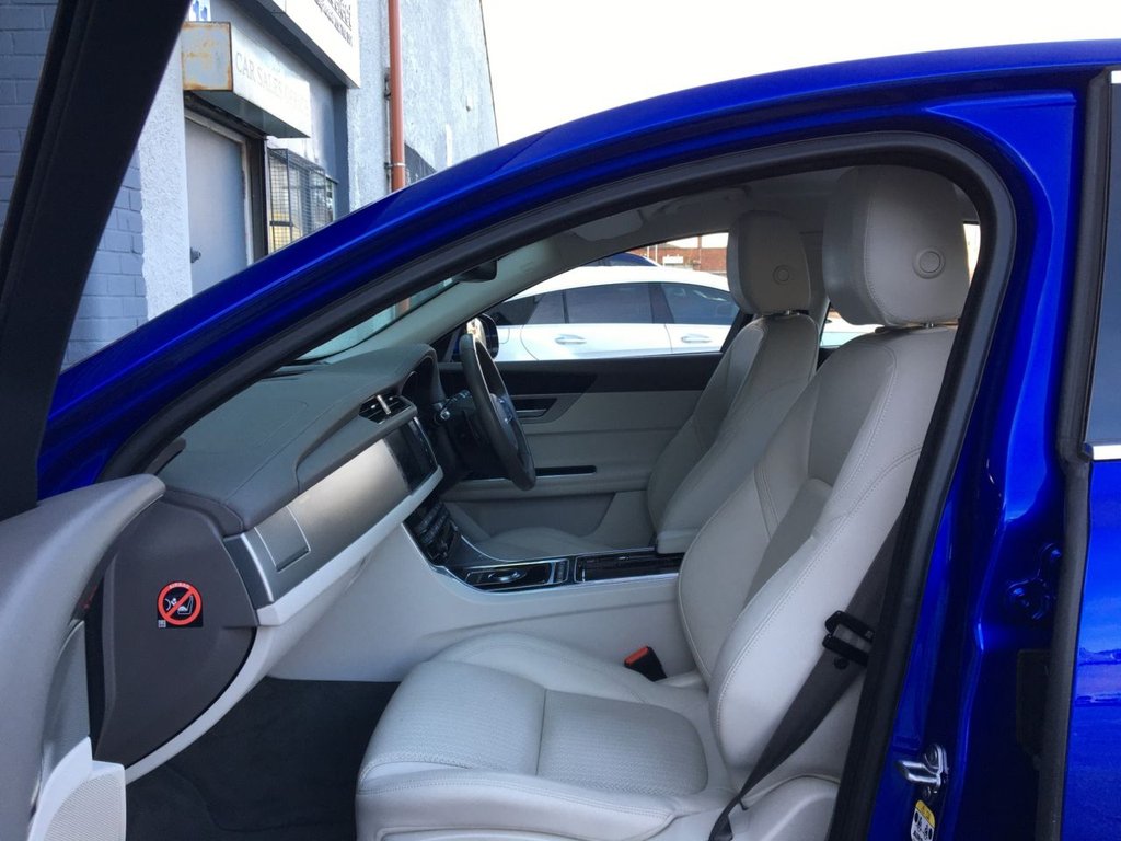 USED 2017 17 JAGUAR XF 2.0 PRESTIGE 4d 177 BHP 