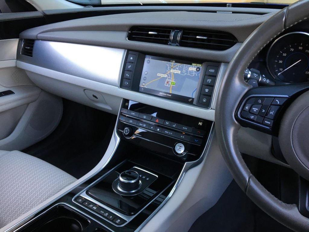 USED 2017 17 JAGUAR XF 2.0 PRESTIGE 4d 177 BHP 