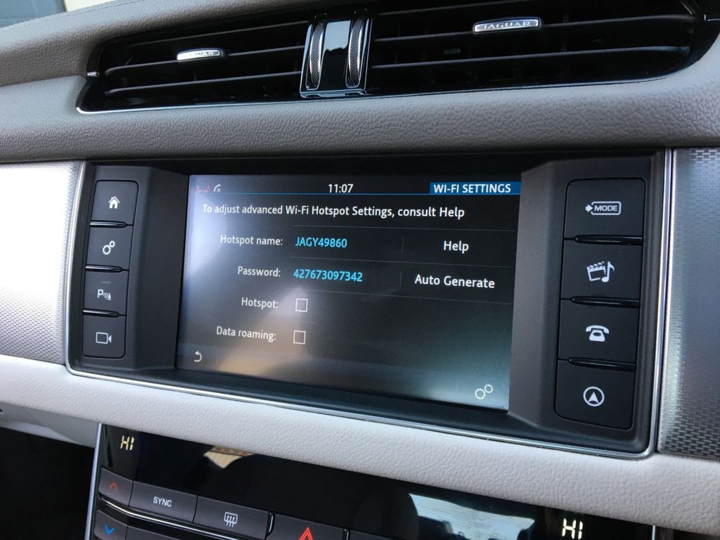 USED 2017 17 JAGUAR XF 2.0 PRESTIGE 4d 177 BHP 