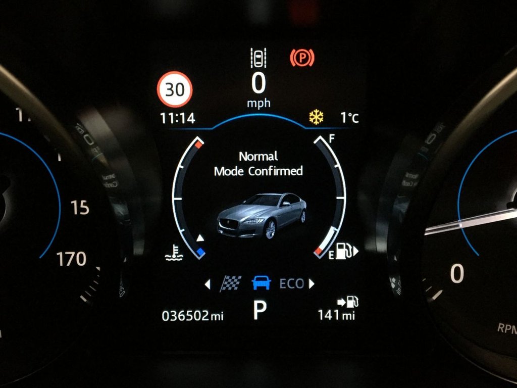 USED 2017 17 JAGUAR XF 2.0 PRESTIGE 4d 177 BHP 