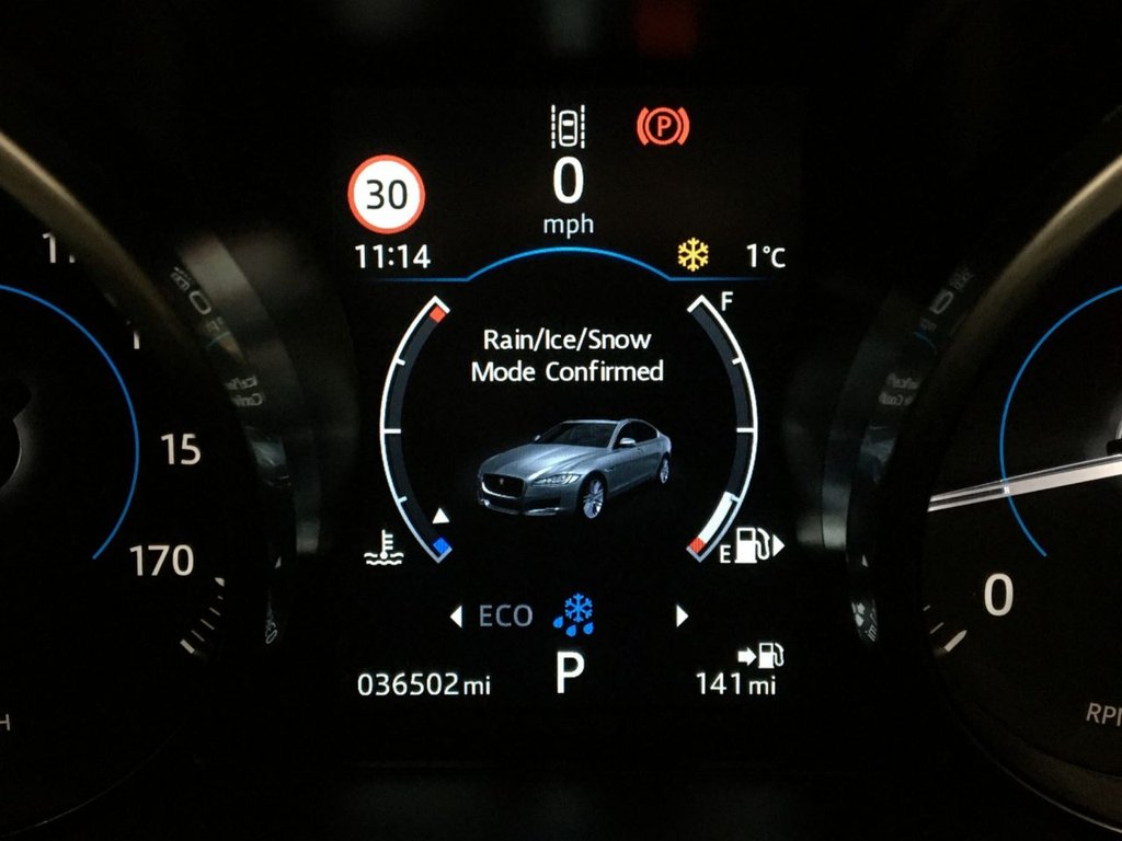 USED 2017 17 JAGUAR XF 2.0 PRESTIGE 4d 177 BHP 
