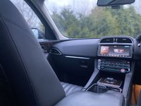 USED 2017 67 JAGUAR F-PACE 3.0 V6 PORTFOLIO AWD 5d 296 BHP In-Control Touch Pro