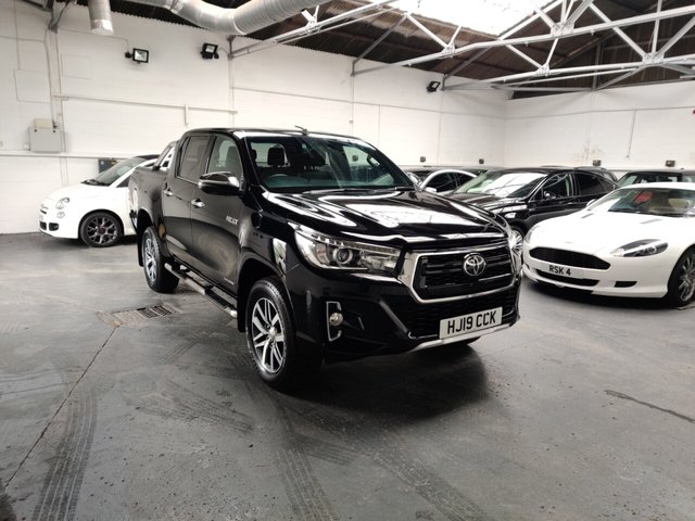 2019 19 Toyota HI-Lux 2.4 INVINCIBLE X 4WD D-4D DCB 4d 147 BHP
