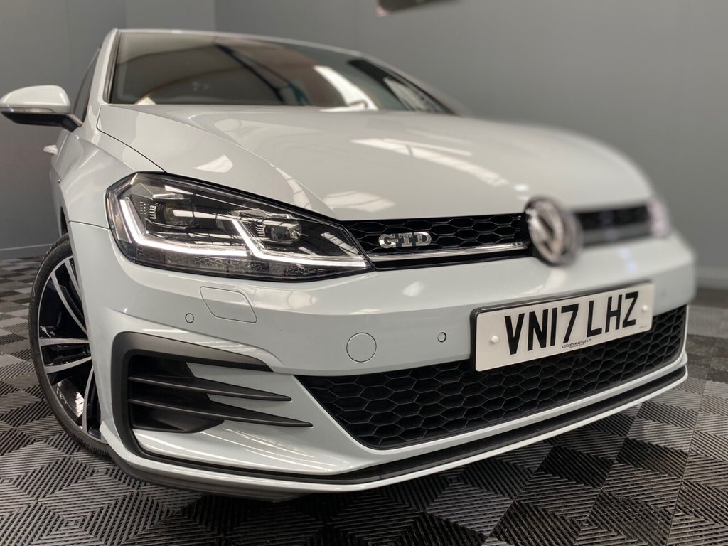 View our VOLKSWAGEN GOLF