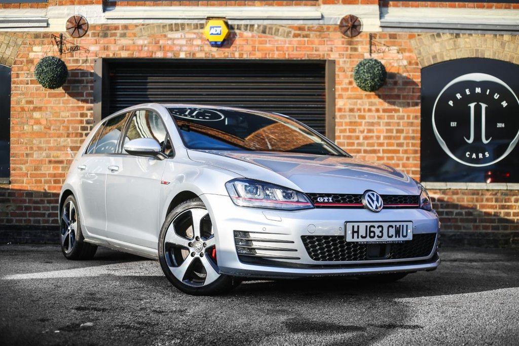 View our VOLKSWAGEN GOLF