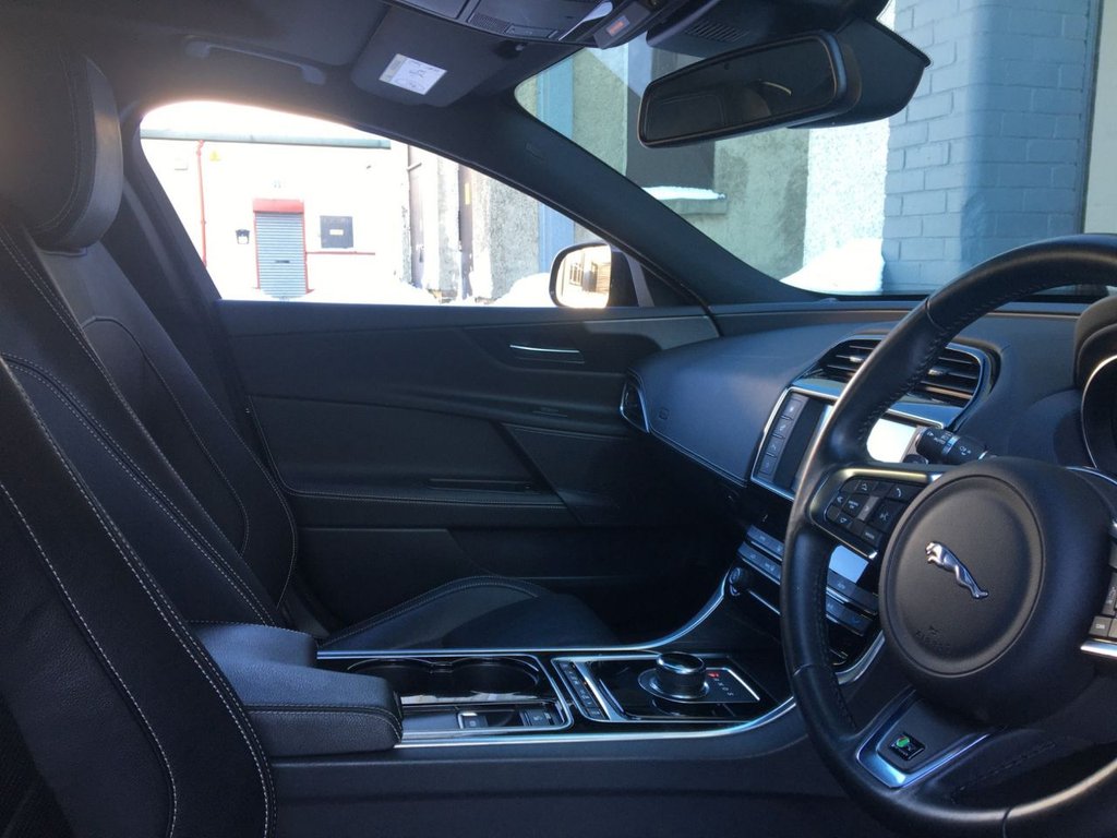 USED 2017 17 JAGUAR XE 2.0 R-SPORT 4d 178 BHP 