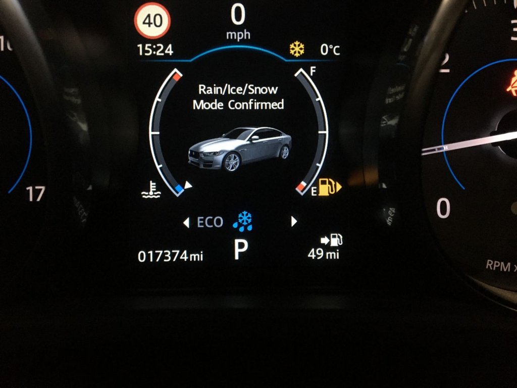 USED 2017 17 JAGUAR XE 2.0 R-SPORT 4d 178 BHP 