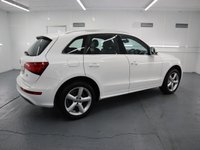USED 2012 62 AUDI Q5 2.0 TDI QUATTRO S LINE 5d 175 BHP EXCEPTIONALLY FAST AND SMOOTH GEAR CHANGE WITH LUXURIOUS, CLASSY INTERIOR ALL WRAPPED AROUND A 4 WHEEL DRIVE SUV. WITH GREAT SERVICE HISTORY THIS AUDI IS STUNNING IN THE BEST COLOUR OF WHITE.