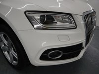 USED 2012 62 AUDI Q5 2.0 TDI QUATTRO S LINE 5d 175 BHP EXCEPTIONALLY FAST AND SMOOTH GEAR CHANGE WITH LUXURIOUS, CLASSY INTERIOR ALL WRAPPED AROUND A 4 WHEEL DRIVE SUV. WITH GREAT SERVICE HISTORY THIS AUDI IS STUNNING IN THE BEST COLOUR OF WHITE.