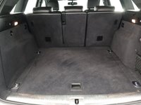 USED 2012 62 AUDI Q5 2.0 TDI QUATTRO S LINE 5d 175 BHP EXCEPTIONALLY FAST AND SMOOTH GEAR CHANGE WITH LUXURIOUS, CLASSY INTERIOR ALL WRAPPED AROUND A 4 WHEEL DRIVE SUV. WITH GREAT SERVICE HISTORY THIS AUDI IS STUNNING IN THE BEST COLOUR OF WHITE.